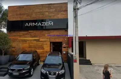 Casa 350m², 02 salas e 02 banheiros.   excelente localização entre as ruas do consórcio, joão cachoeira e bandeira paulista.   todas as informações.