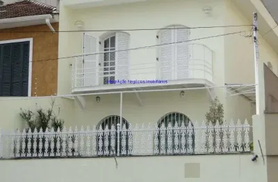 Sobrado comercial 240m², 011 salas, 05 banheiros e 02 vagas na garagem.  excelente localização entre as ruas eça de queiróz, coronel oscar porto