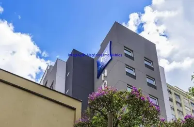 Apartamento flat 14m², 01 dormitório, 01 banheiro e 01 vaga na garagem.  condomínio com recepção e segurança 24hrs.  excelente localização