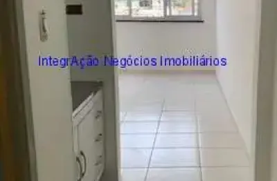 Condomínio com portaria 24hrs.   excelente localização á 10 minutos andando para a estação do metrô japão liberdade; próximo as ruas jandaia