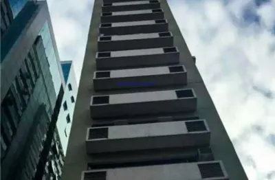 Conjunto comercial 228m², vão livre, 04 banheiros e 02 vagas de garagem. ar condicionado, o espaço permite toda a infraestrutura de informática.