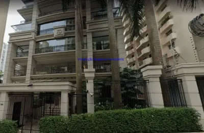 Apartamento 367m², 04 dormitórios (sendo suítes), 05 banheiros e 06 vagas na garagem. o imóvel possui depósito; suítes com closet, armários, piso em m