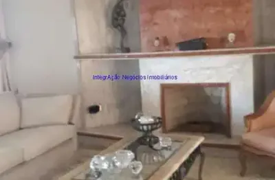 Apartamento 170m², 04 dormitórios (sendo 01 suíte), 03 banheiros e 03 vagas na garagem.  condomínio com portaria 24hrs, piscina, sauna, salão de festa