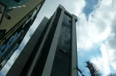 Condomínio com recepção.  excelente localização á 10 minutos andando para a estação do metrô santa cecília; entre as ruas baronesa de itu,