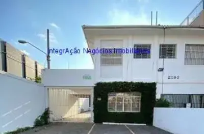 Sobrado comercial 170m², 02 banheiros e 06 vagas na garagem.  excelente localização á 7 minutos andando para a estação do metrô vila madalena;