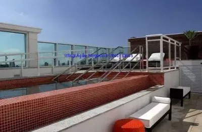 Condomínio com portaria, segurança 24hrs, piscina, salão de festas e academia.  excelente localização á 7 minutos andando para a estação do metrô