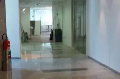 Conjunto comercial 137.38m², 02 banheiros e 03 vagas na garagem.  condomínio com recepção e segurança.