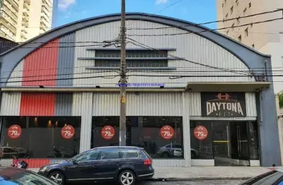 Galpão 862m², 10 banheiros e 02 vestiários. pé direito de 10m² na parte da frente e 12m² na parte de traz 16,50m² de frente e 45,20 de fundo.  excelen
