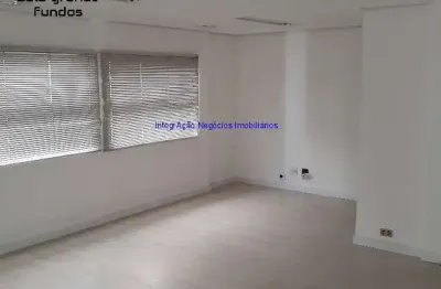 Edifício Pampulha com portaria e segurança 24 horas.  Excelente localização, entre as Alameda Franca e Alameda Itu; Próximo ao metrô Trianon-Masp.