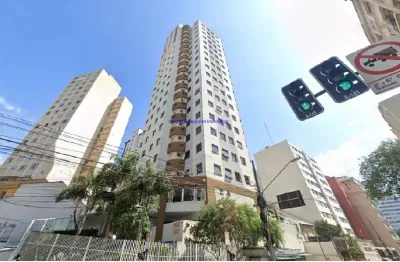 Conjunto comercial 40m², 2 salas, 2 banheiros e 1 vaga de garagem. com divisórias em drywall, forro em gesso, luminárias e ar condicionado split.