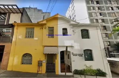 Sobrado 148m², 6 salas, 2 banheiros, cozinha, área de serviço, quintal.  excelente localização quase esquina com a rua pamplona à 2 quadras da avenida