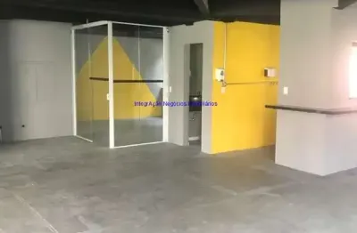 Conjunto comercial 300m², 04 banheiros, 01 copa e 03 vagas na garagem.  edifício com 11 andares, está atualmente com o vão livre pode ser alterado