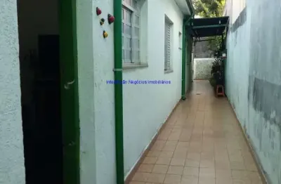 Casa 100m², 02 dormitórios sendo 01 suíte, 01 sala, 02 banheiros. excelente localização.