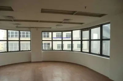 Conjunto comercial 188.28m², amplo espaço que pode ser adequado para diversas divisões conforme necessidade, 04 banheiros e 05 vaga na garagem.