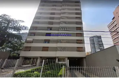 Condomínio com jardim, portaria e segurança 24h.  excelente localização a 1 minuto andando para o shopping frei caneca, entre as ruas frei caneca,