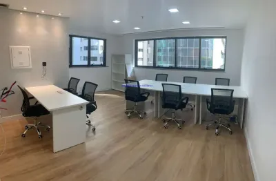 Conjunto comercial mobiliado 33,51m², 02 banheiros e 01 vaga na garagem.   condomínio com recepção e segurança 24hrs.   excelente localização