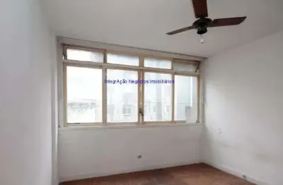 Condominio com elevador.  excelenete localização à 9 minutos andando para a estação de metrô consolação; entre as ruas augusta, frei caneca, itararé,
