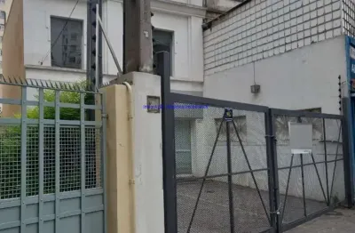 Casa comercial  218m², 03 salas, 02 banheiros e 02 vagas na garagem.  excelente localização.