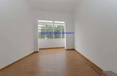 Apartamento 80m², 02 dormitórios sendo 01 suíte, 02 banheiros, escritório, sala, cozinha, área de serviço e sem vaga na garagem.