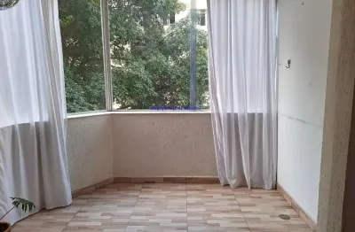 Apartamento 66m², 01 dormitório, 02 banheiros e 01 área de serviço com tanque.   excelente localização, à 9 minutos caminhando da estação do metrô