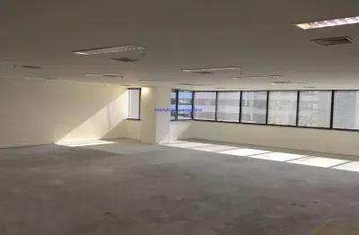 Condomínio com recepção e segurança 24hrs.  excelente localização á 9 minutos andando para a estação berrini; entre as ruas florida, carlos rega e