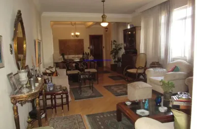 Apartamento 130m², 03 dormitórios 01 sendo suíte, 01 vaga na garagem, lavabo, dependência completa de empregada e terraço com churrasqueira.