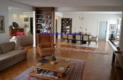 Apartamento 350m², 02 dormitórios (sendo 01 suíte), 04 banheiros e 01 vaga na garagem.  condomínio com segurança, portaria, sala de ginástica, quadra