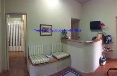 Conjunto comercial 102m², 03 salas, copa, 02 banheiros. excelente localização, a uma quadra da estação de metrô. estamos a disposição.