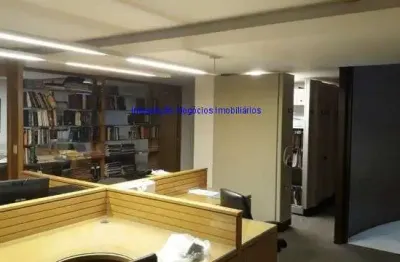 Escritório 139m², 04 banheiros, 03 vagas na garagem. localização privilegiada. estamos à disposição para melhor atendê-lo, ligue sem compromisso.