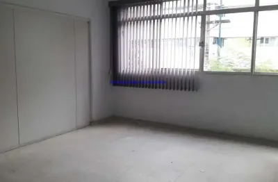 Edificio comercial, tem portaria, tem hidrante para combate á incêndio, detector de fumaça dentro do conjunto e elevador.  localização privilegiada,