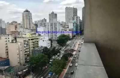 Apartamento 134m², 02 dormitórios, 02 banheiros, sem vaga na garagem. imóvel amplo, ensolarado, planta antiga quadrada, com pé direito alto,