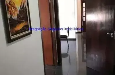 Sala comercial 72m², 04 escritórios, 01 banheiro.  condomínio com portaria em funcionamento dentro do horário comercial.    excelente localização