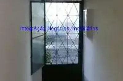Casa 75m², 02 quartos, 01 banheiro, terraço com área de serviço.   ótima localização, próximo a estações de metrô como: sé, liberdade e pedro ii.
