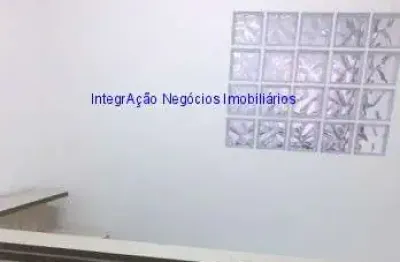 Condomínio com portaria e segurança, dias de semana das 07 às 20 hs  e sábados das 08 às 13 hs .  ótima localização, próximo ao metrô república.