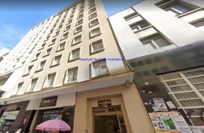 Sala 104m², 02 salas com janelas grandes e bastante iluminação natural e 02 banheiros novos; totalmente reformado- piso em cerâmica; pintado em látex