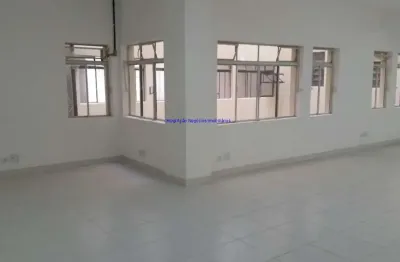Sala 91m², totalmente reformada, piso frio, grande sala em l, janelas grandes, bem iluminado, 2 banheiros novos, pintado, prédio com segurança.