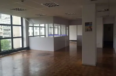 Conjunto comercial 258m², 05 banheiros, copa e 04 ar condicionado.  condomínio com recepção.  excelente localização á 3 minutos andando para a estação