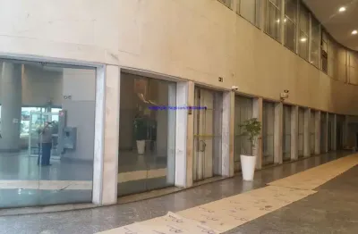 Loja 185,70m², mezanino 120,19m², sobreloja 185,69m²; loja com 21,50m² de frente para a av. são luis; portas duplas de vidro temperado.