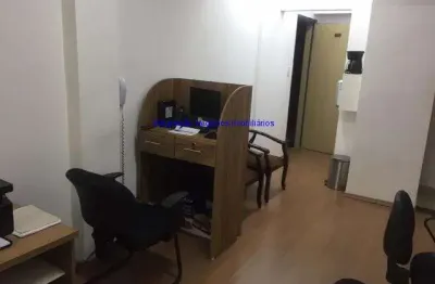 Conjunto comercial mobiliado 38m², 01 banheiro, reformada, piso laminado, tudo novo.   condomínio com recepção e segurança 24hrs.