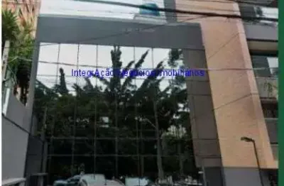 Prédio comercial 932,98 m²; possui 3 pavimentos, 04 banheiros e 03 vagas na garagem.   excelente localização, á 3 minutos andando para a estação