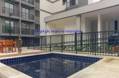 Condomínio com portaria e segurança, piscina, academia, salão de festas, salão de jogos .  excelente localização, á 6 minutos andando para estação