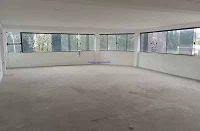 Sobreloja 130m² e 02 banheiros.  excelente localização, á 6 minutos andando para a estação do metrô paulista e à 8 minutos andando para a estação