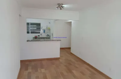 Condomínio com jardim, portaria e segurança 24h.  excelente localização à 9 minutos andando da avenida paulista e estação do metrô consolação,