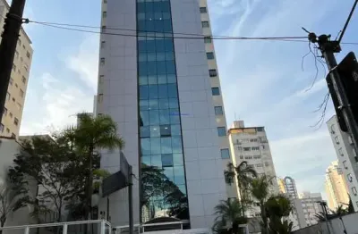 Sala conjunto comercial com 41m², 03 salas, 02 banheiros e 01 vaga de garagem.  condomínio com segurança e recepção.  excelente localização