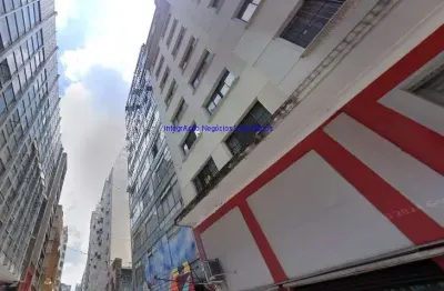 Conjunto comercial 74m² e 01 banheiro.   condomínio com recepção.  excelente localização á 3 minutos andando para a estação do metrô republica