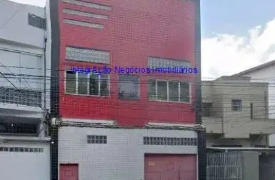 Galpão 454m² e  02 banheiros.  excelente localização entre as ruas joão dos santos estrelado, sepetiba e praça júlio cesar.  todas as informações