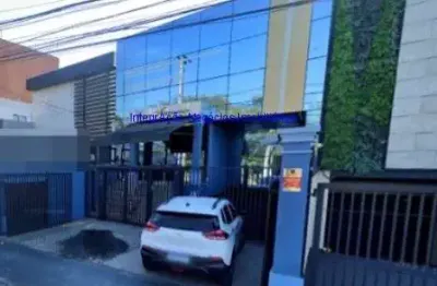 Conjunto comercial 250m², 09 salas, 02 banheiros e 02 vagas de garagem.  condomínio com recepção e segurança.  excelente localização