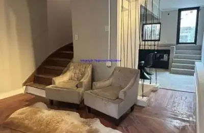 Casa 133m², 03 dormitórios (sendo suítes), 04 banheiros, 01 escritório e piscina.  excelente localização á 9 minutos andando para a estação do metrô