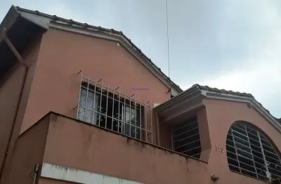 Casa comercial 166m² , com 4 salas, 2 banheiros e 2 vagas de garagem.  excelente localização, à 8 minutos andando para a estação jardim são paulo
