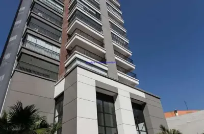 Condomínio com portaria, segurança, piscina, academia, salão de festas e playground.  excelente localização, á 3 minutos andando para a estação